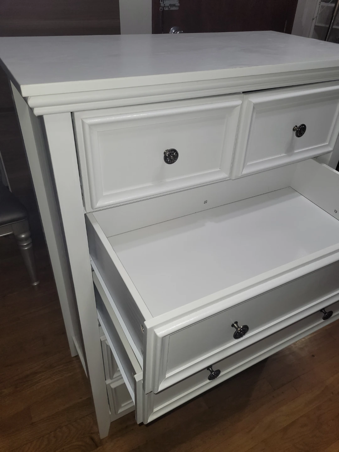 White 6-Drawer Dresser - photo 2