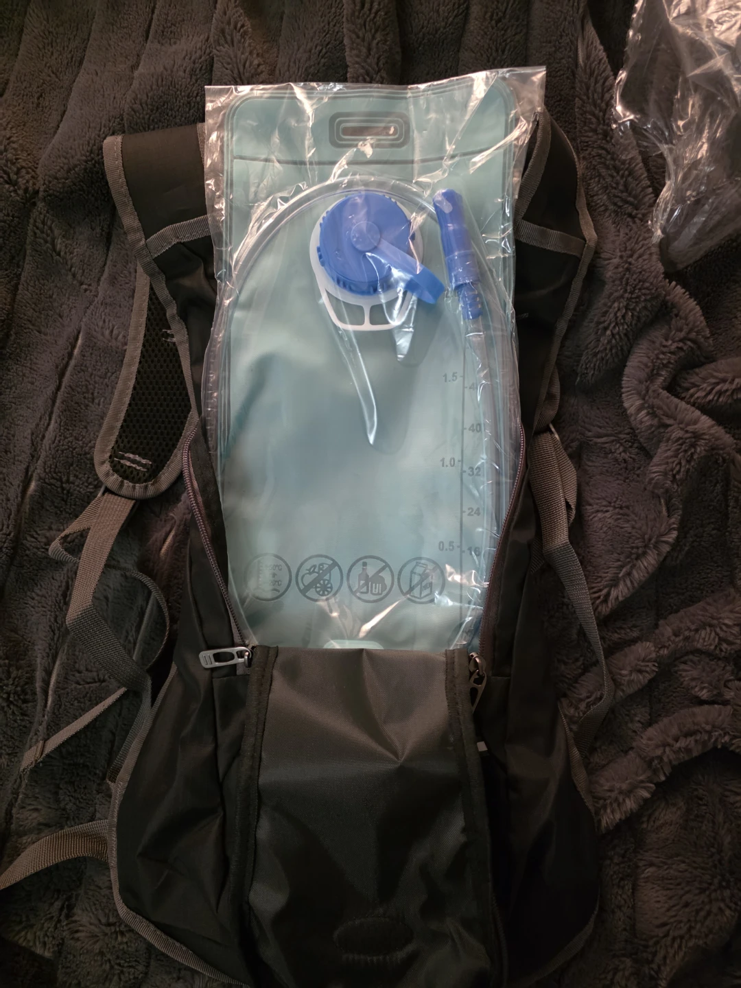 Hydration Backpack with Water Bladder - photo 4
