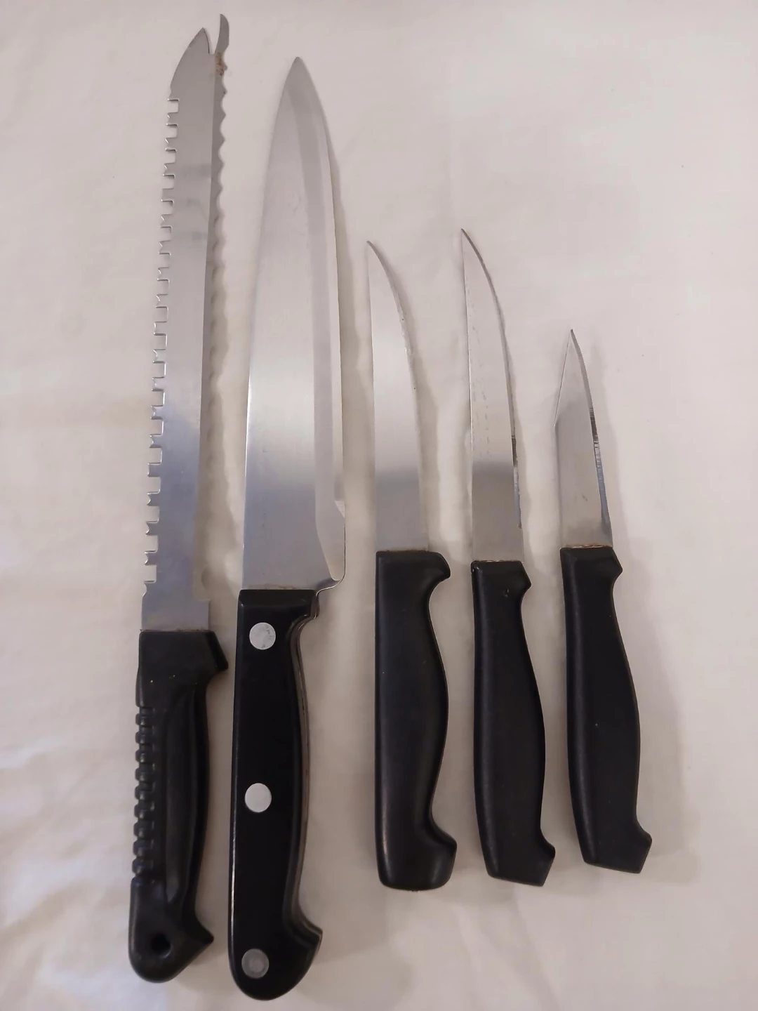 Set of 5 Kitchen Knives. Pick up only.