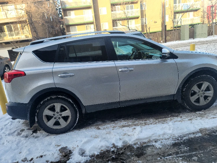 Toyota RAV4 SUV - photo 2