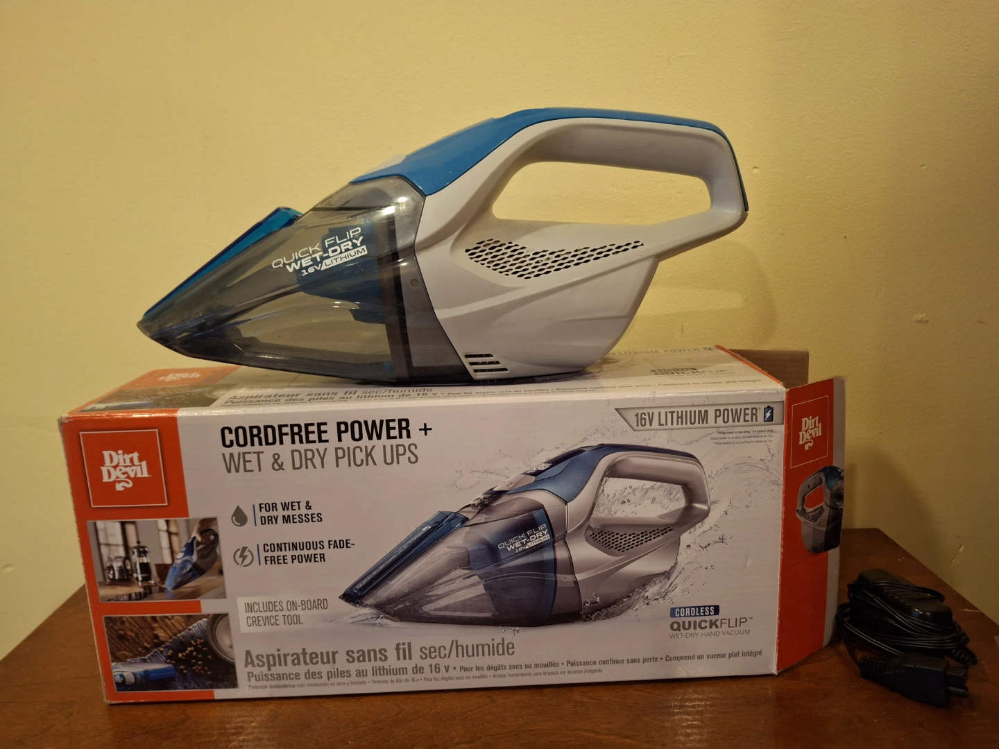 Dirt Devil Cordless Quick Flip Wet/Dry Hand Vacuum 16V