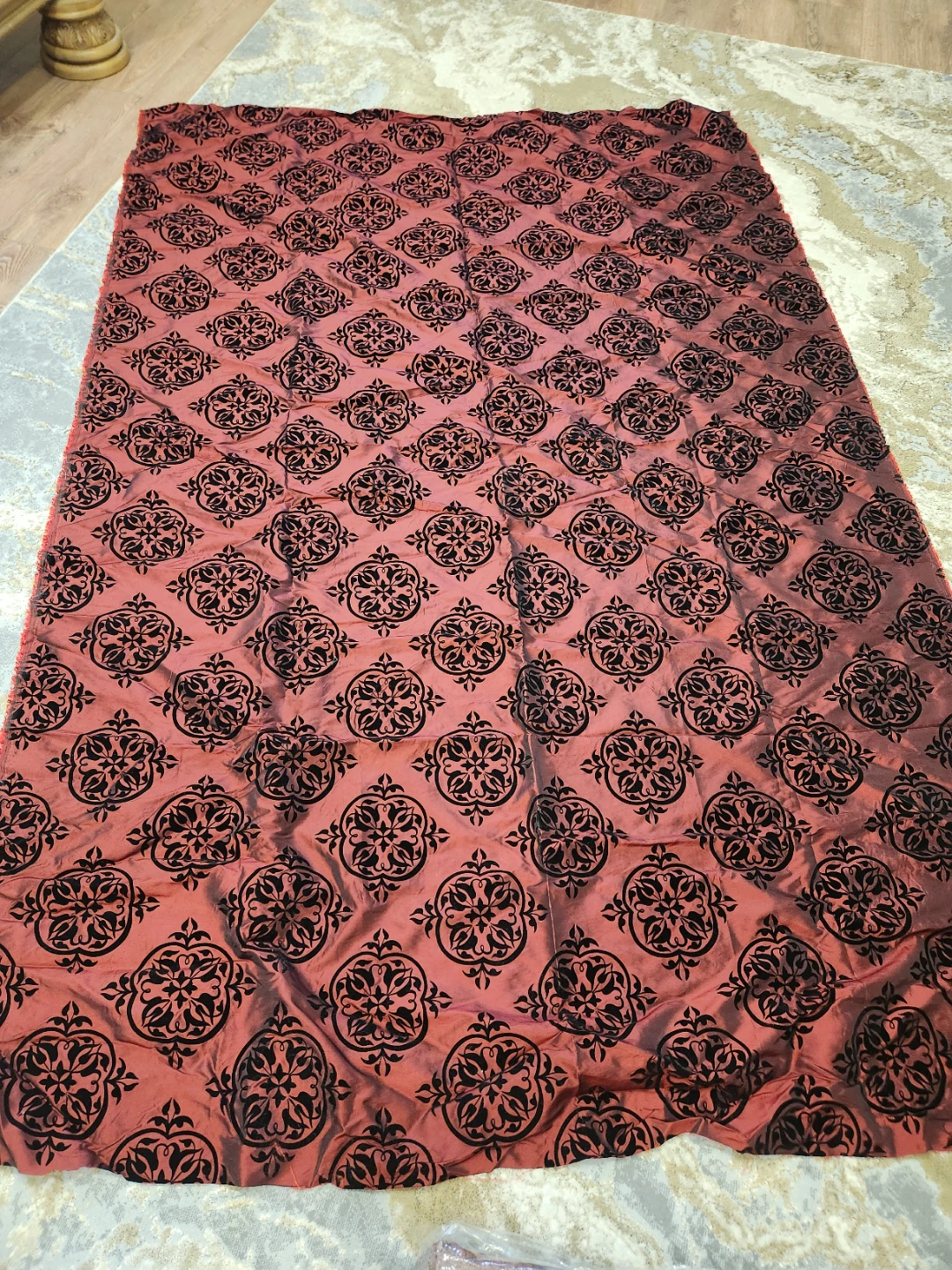 Red and Black Damask Fabric Remnant 86x60" - photo 4