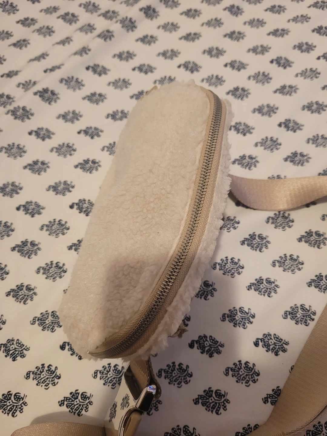 Lululemon Everywhere Fleece Belt Bag OS - photo 3