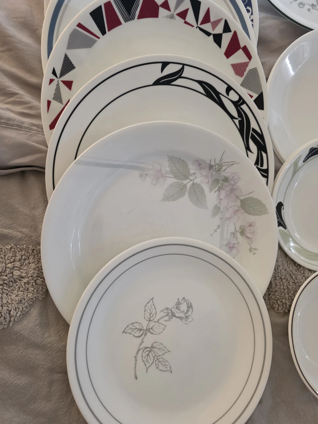 Many pieces of Vintage Corelle $4.00 each - photo 2