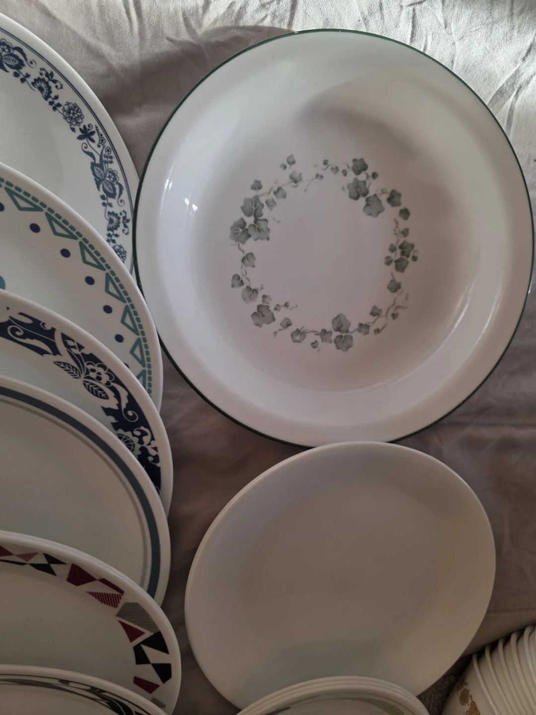 Many pieces of Vintage Corelle $4.00 each - photo 4