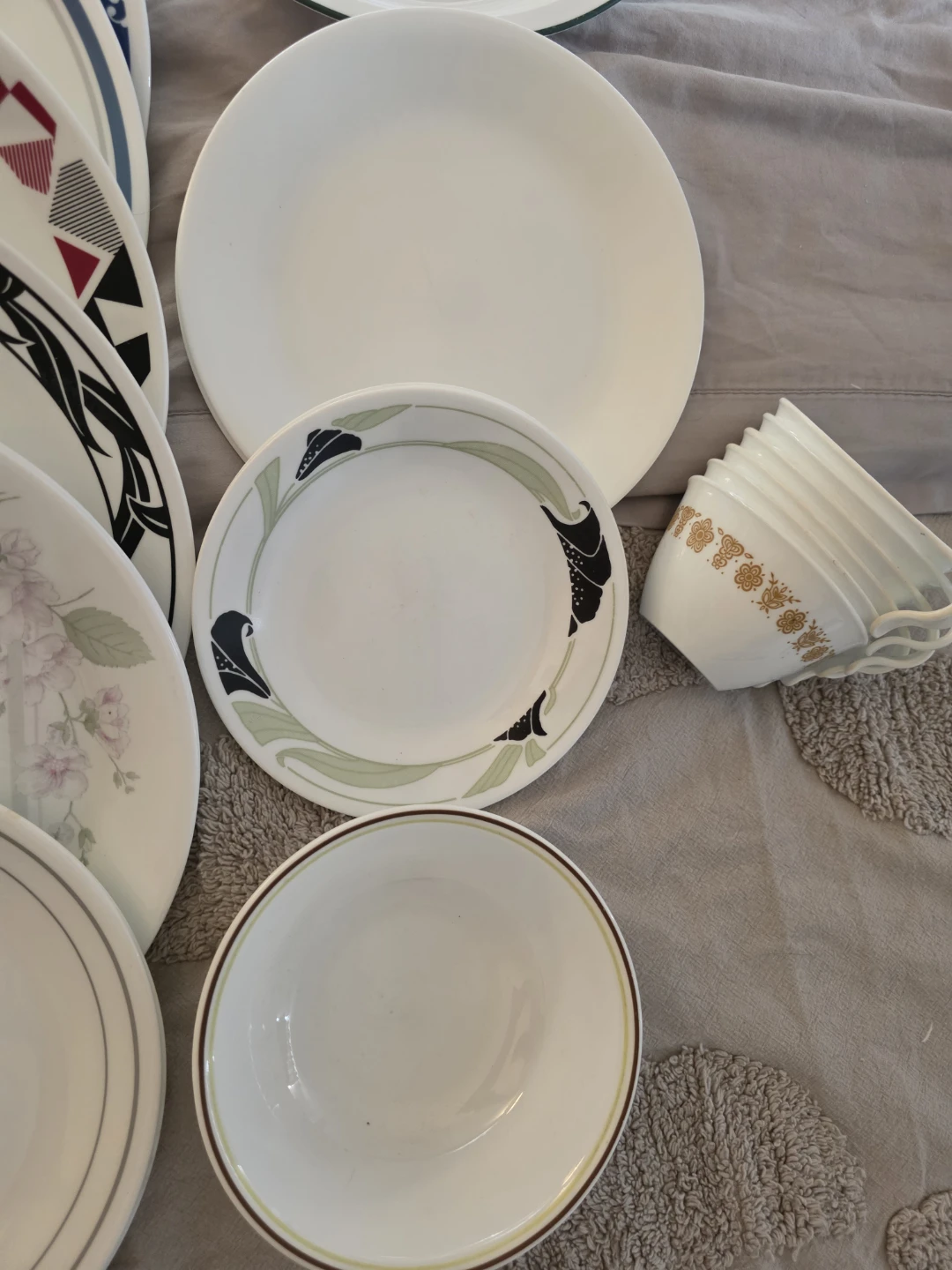 Many pieces of Vintage Corelle $4.00 each - photo 5