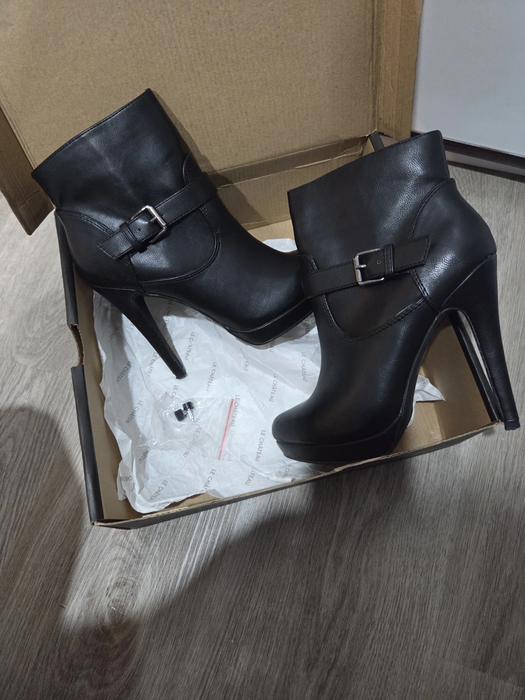 LE CHÂTEAU Black Faux Leather Ankle Boots with Buckle Detail - photo 3