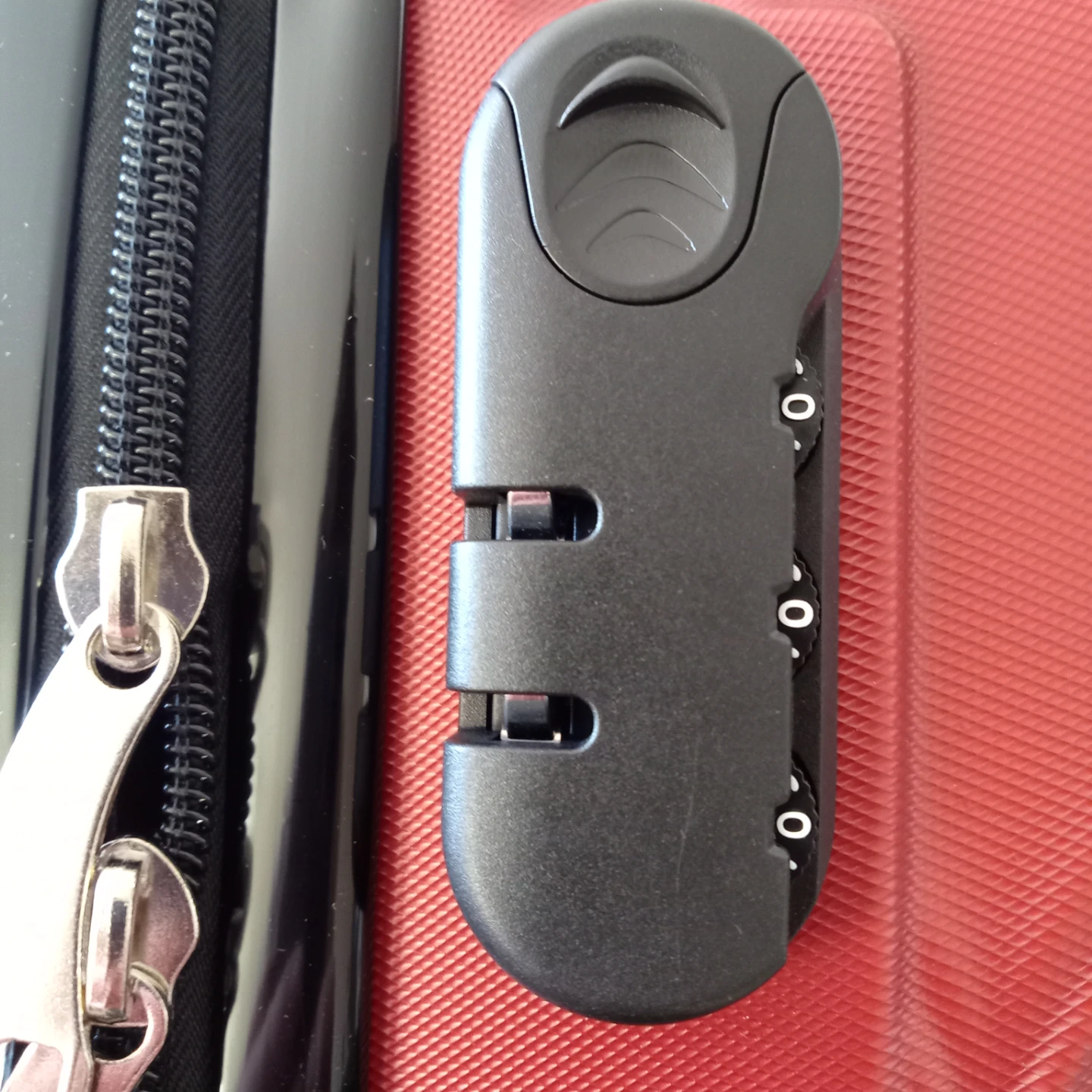 Red Hardshell Spinner Suitcase - photo 5