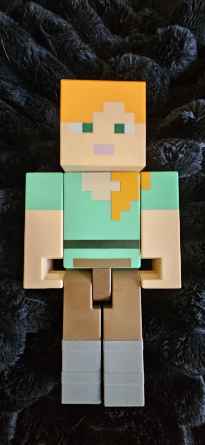 Minecraft Action Figures And Sword - photo 3