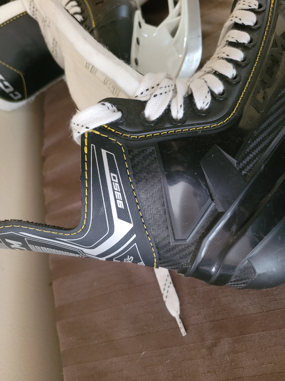 CCM RBZ 9350 Ice Skates - Size 6 - photo 5