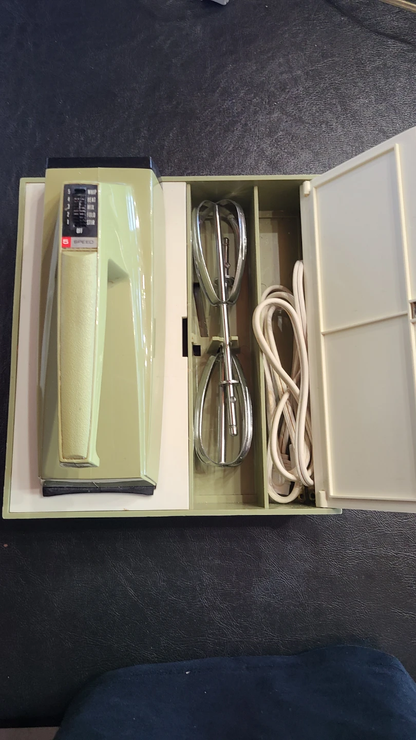 Vintage Hamilton Beach Scovill Handmixer Wall Mount - Works - photo 2