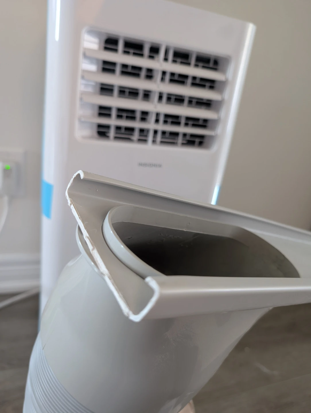 Insignia Portable Air Conditioner - 10000 BTU - photo 3