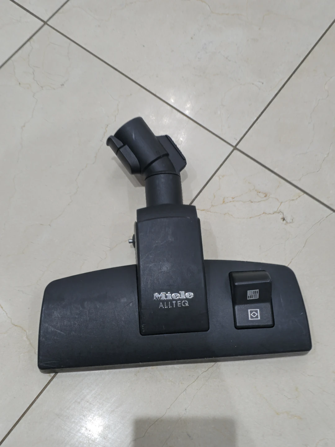 Miele Compact C1 PowerLine Vacuum Cleaner - photo 2