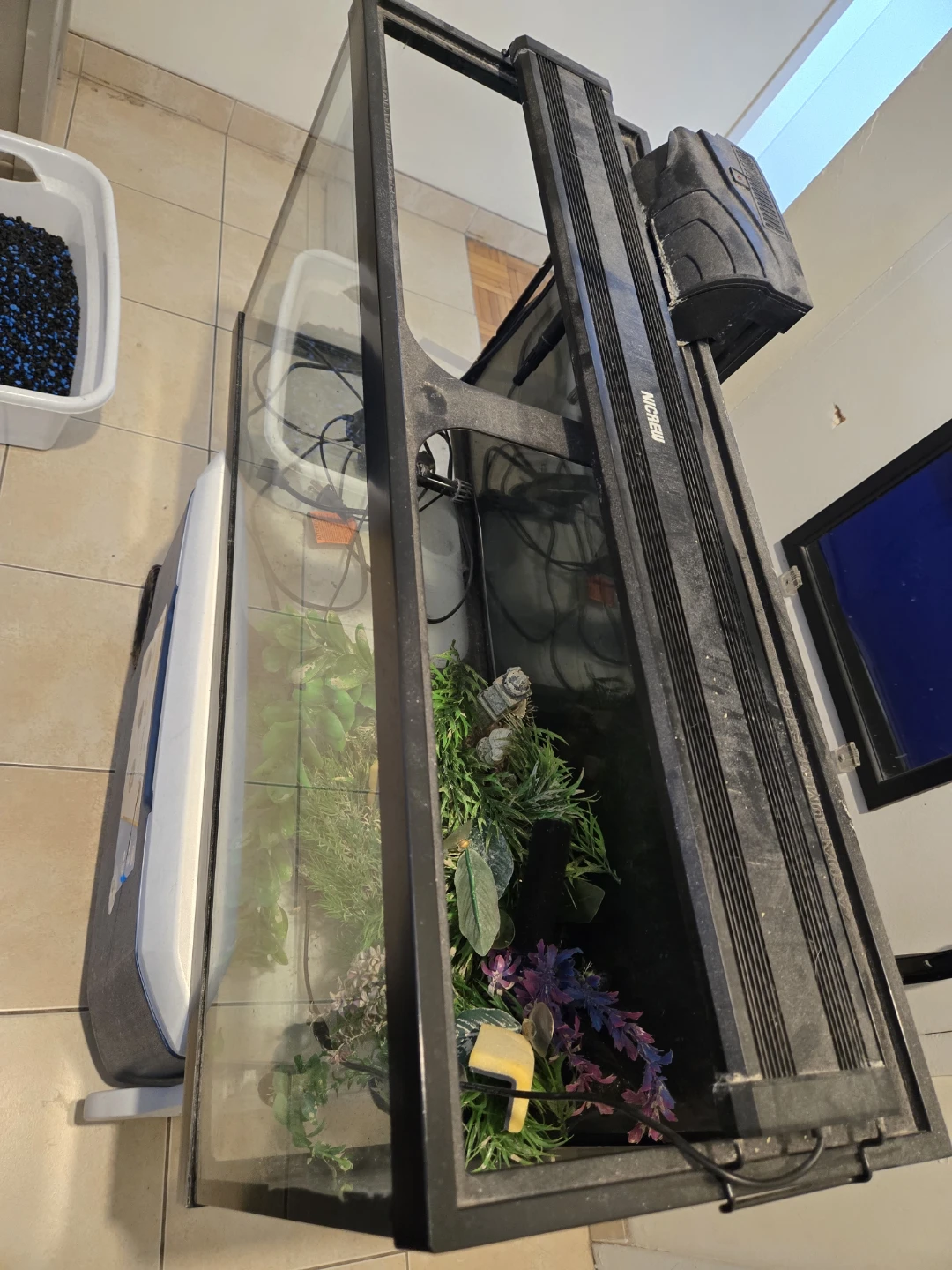 30 Gallon Aquarium Tank with light, heater and accessories - photo 2