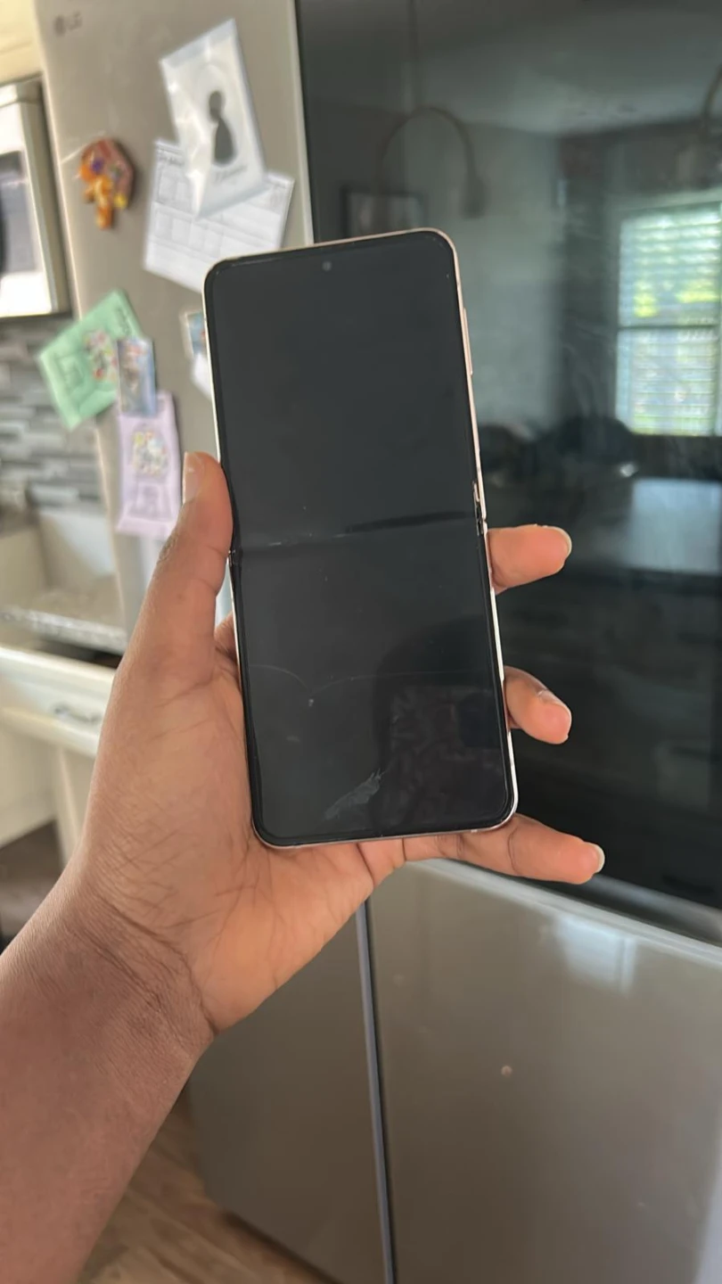 Samsung Galaxy Z Flip 4 - photo 3