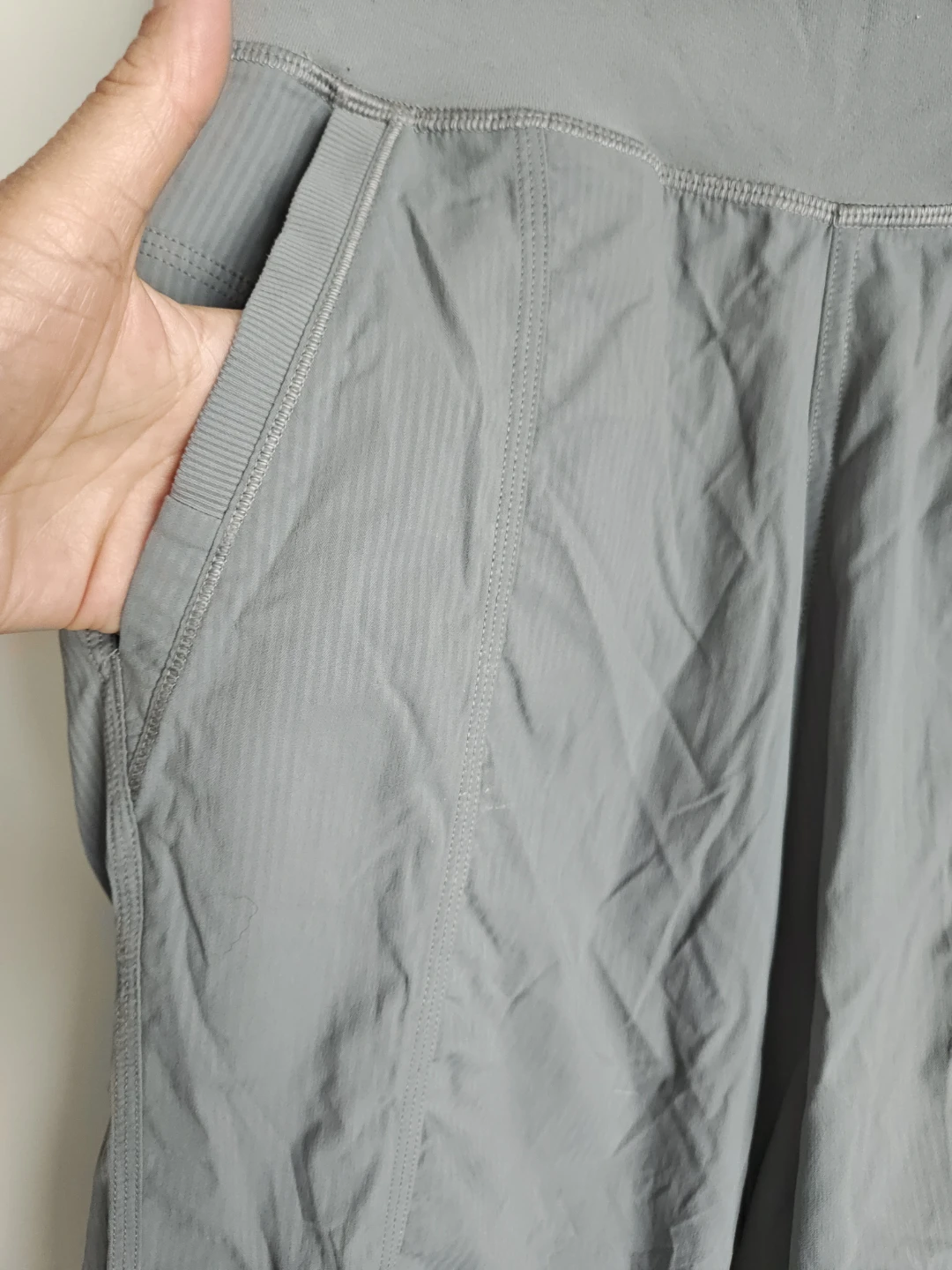 Lululemon Grey Cropped Athletic Pants - photo 2
