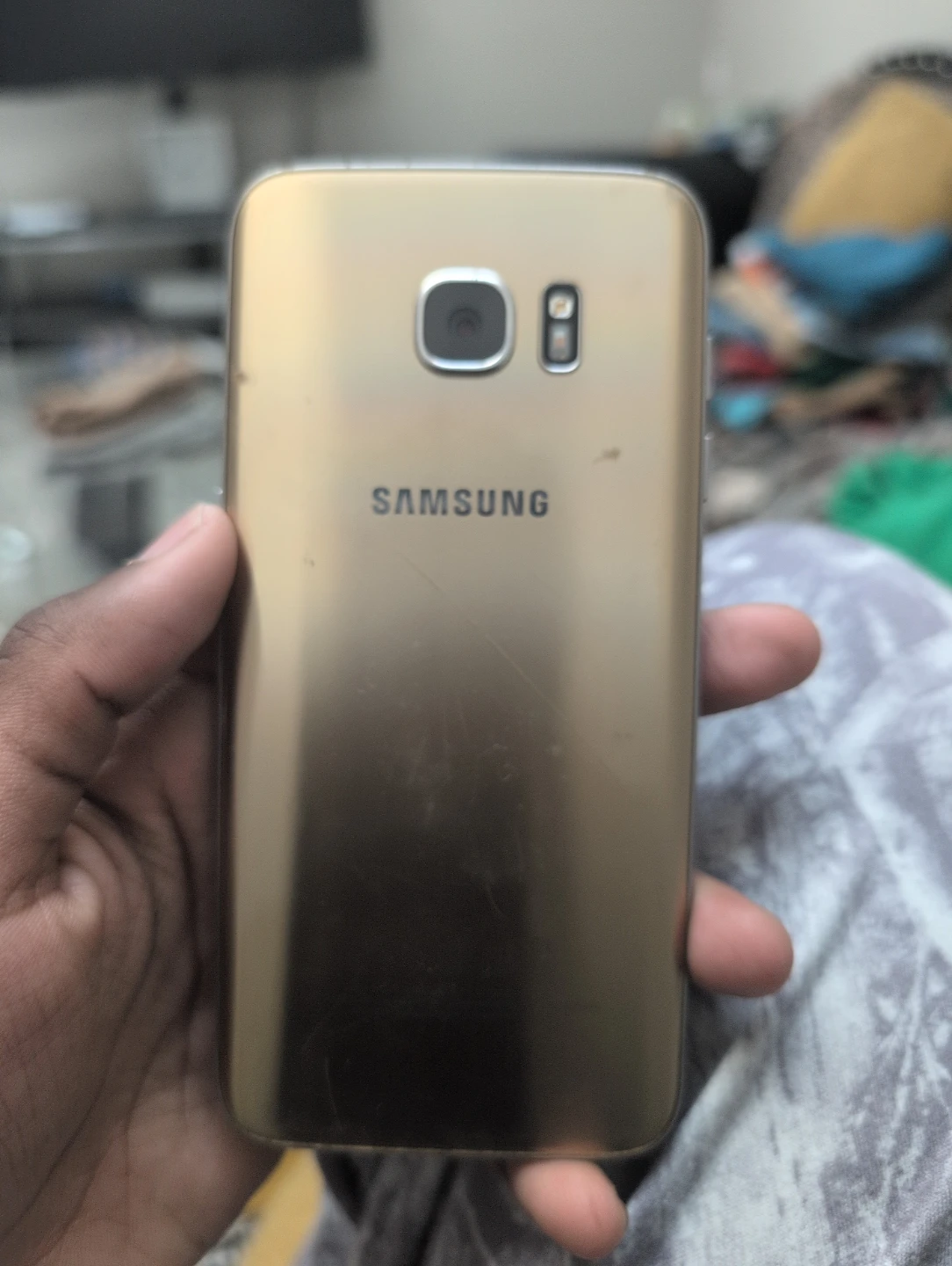 Samsung Galaxy S7 Edge Gold - Cracked Screen - photo 2