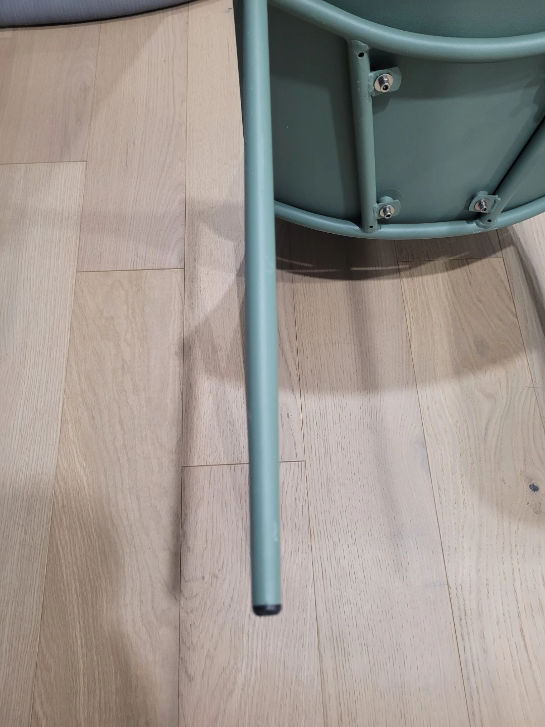 Sage green plastic chairs (set of 5) - photo 5