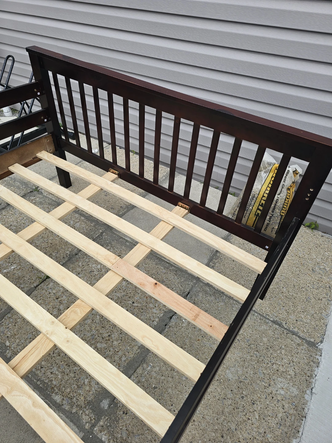 Free Top bunker bed with twin mattress - photo 5