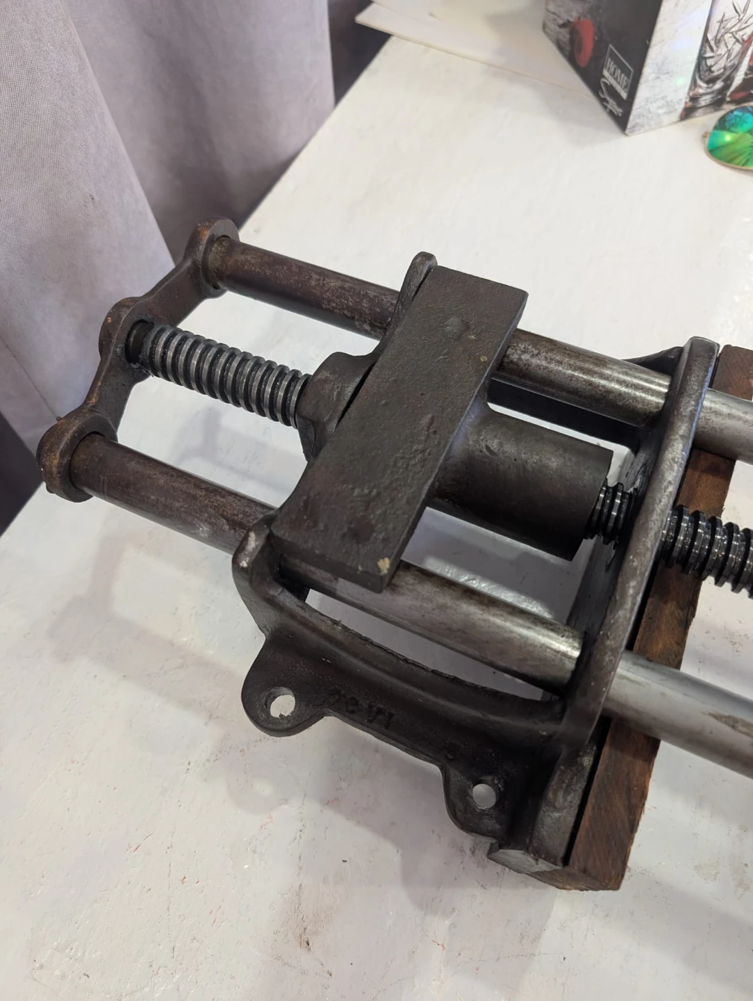 Large Woodworking Bench Vise 10" - photo 4