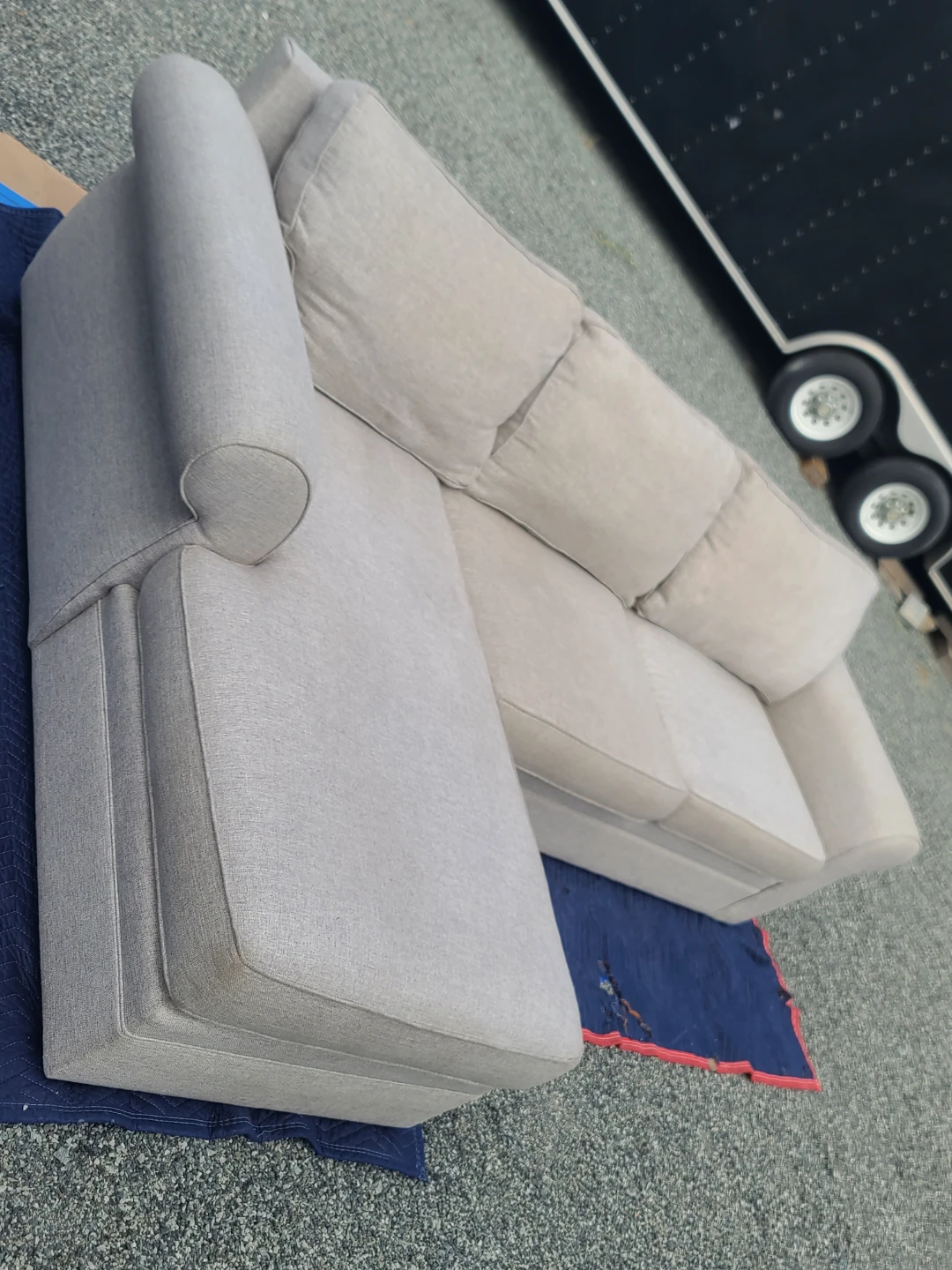 Light Gray Sectional Sofa with Chaise