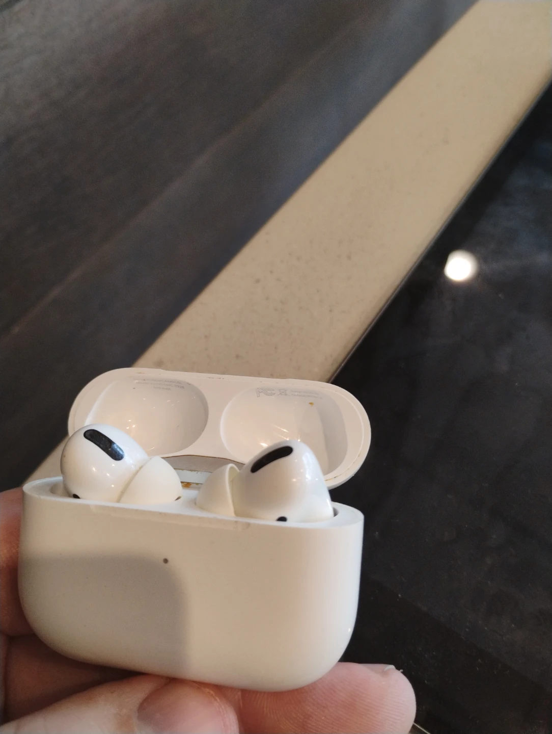 Apple AirPods Pro (1st Gen) with Charging Case - photo 2