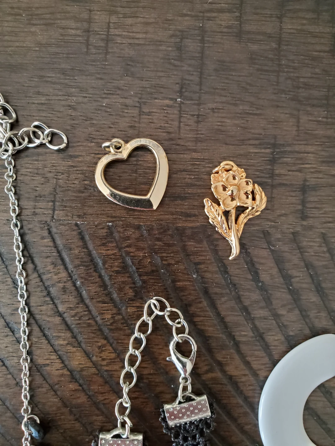 Fun Jewelry Lot - Bracelets, Necklaces, Earrings, Pendants - photo 4