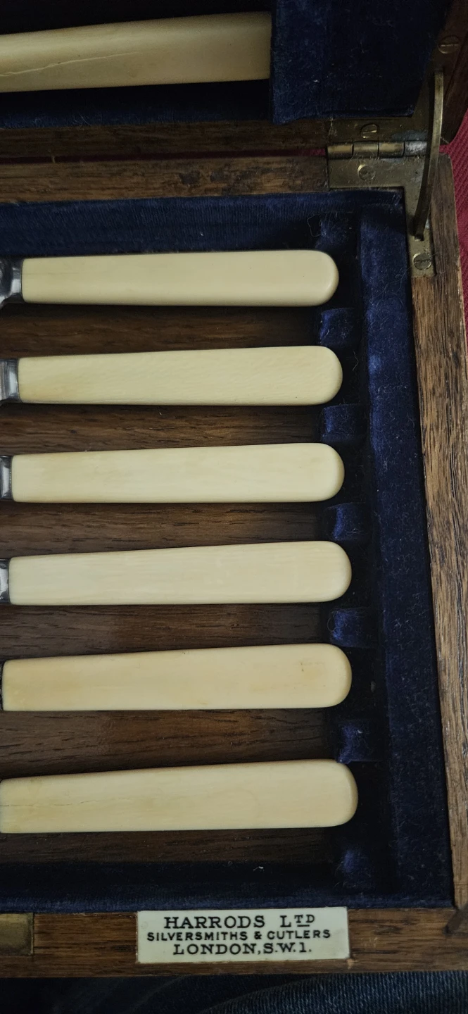 Harrods Ltd Silverware Set with Case - photo 4