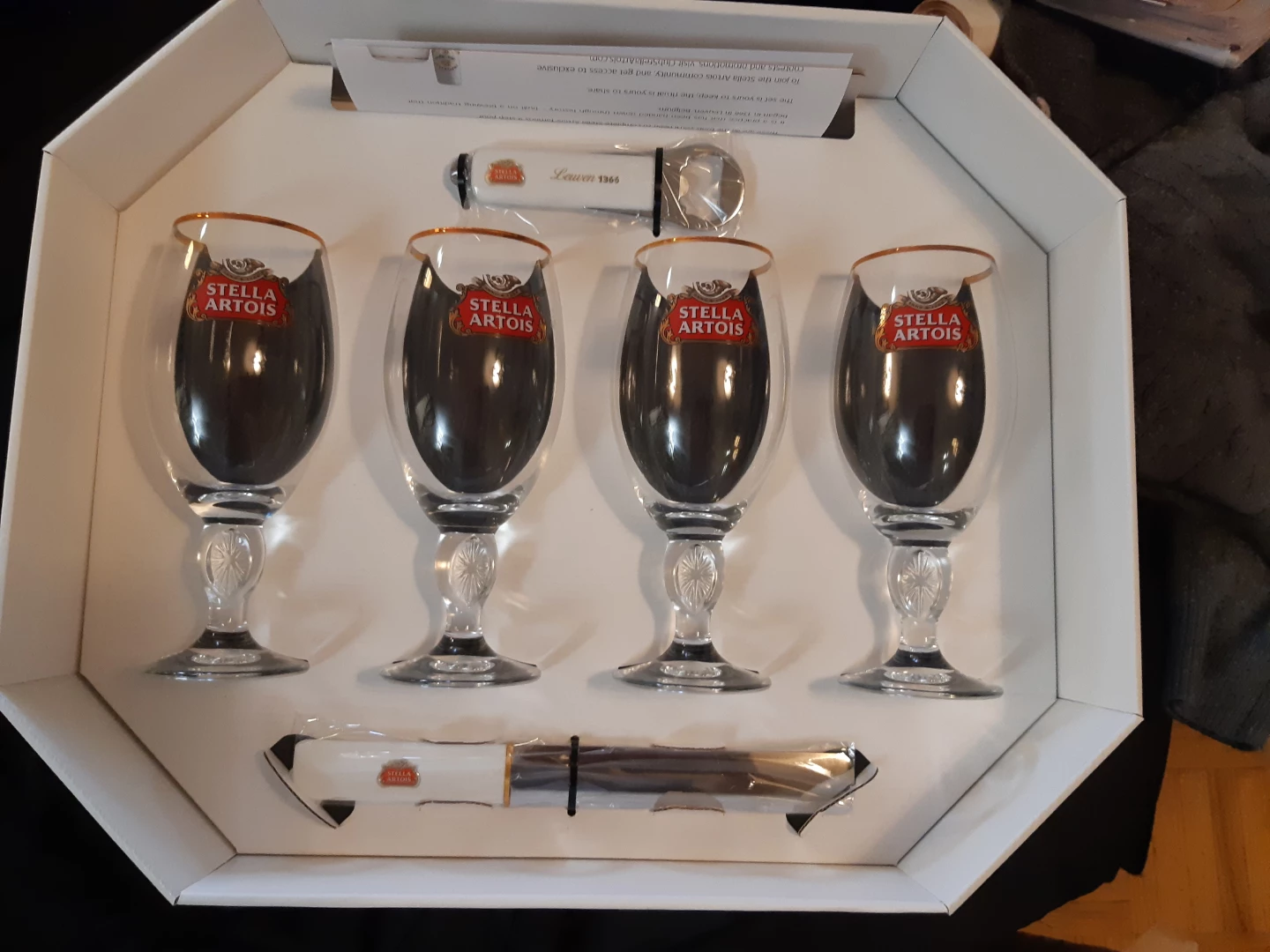 Stella Artois 9-Step Home Pouring Kit with 4 Glasses