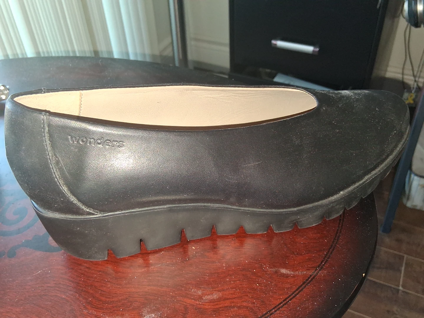 Wonders Black Leather Ballet Flats