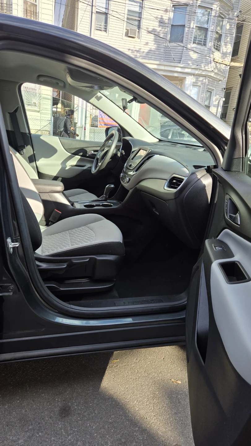 2020 Chevrolet Equinox LS 4D - photo 4