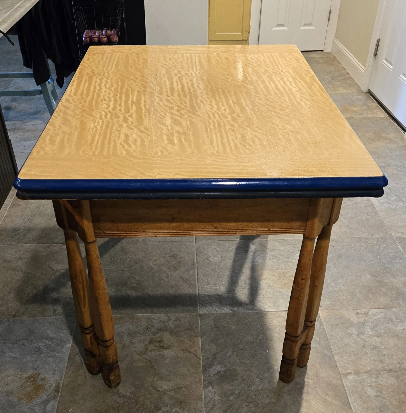 Vintage Enamel Extendable Table - photo 3