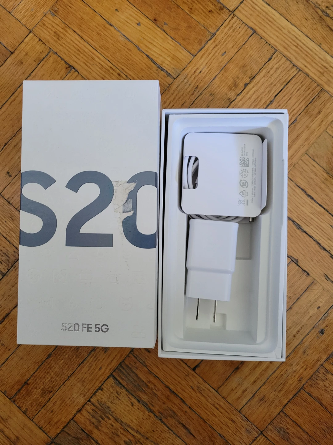 Samsung S20 FE 5G Smartphone with Charger - photo 2