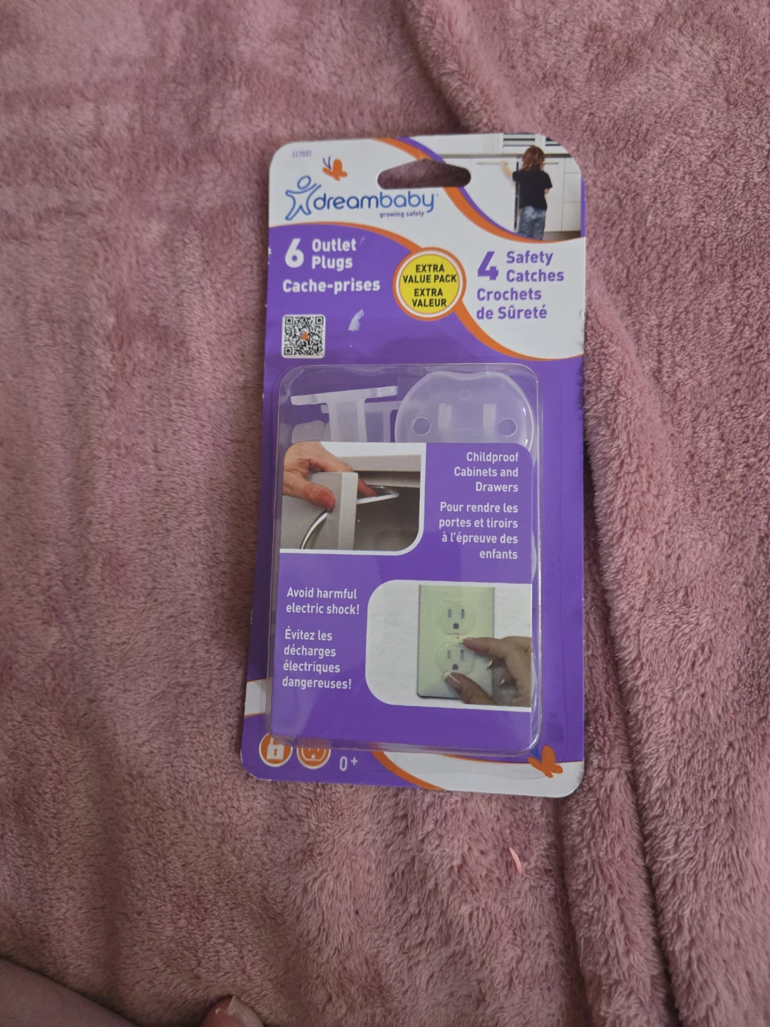 Dreambaby Outlet Plugs and Safety Catches