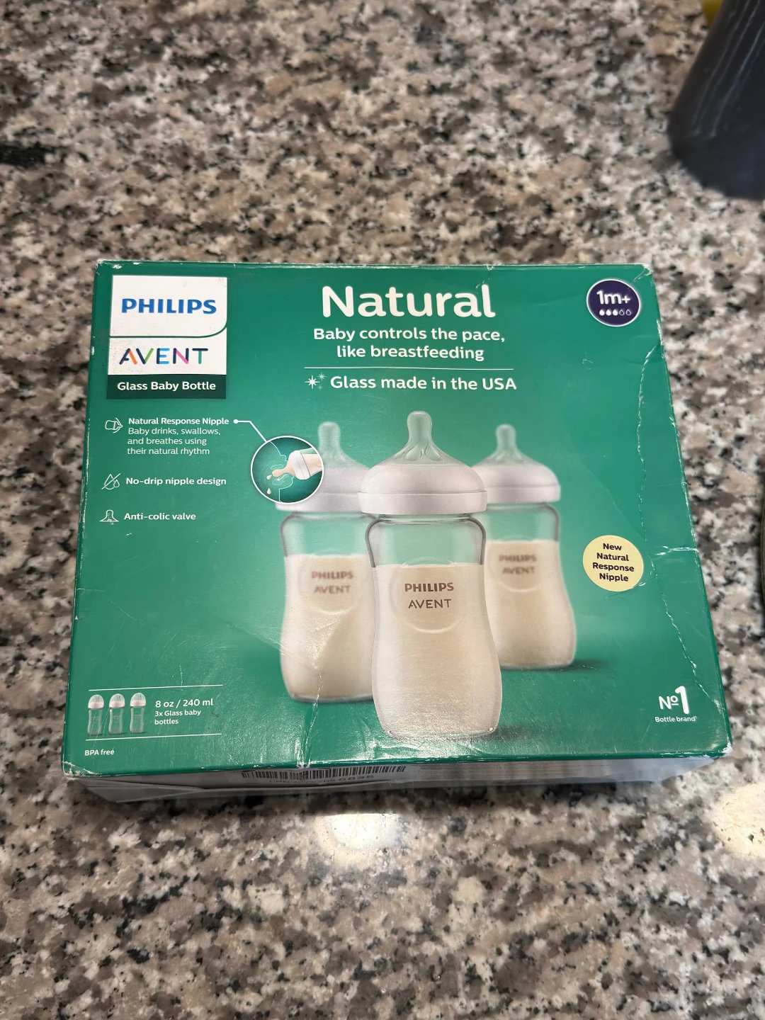 Glass bottle, manual breast pump, bath tub - photo 4