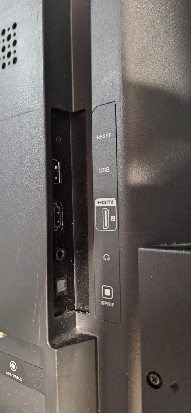 Insignia 32" LED TV - photo 2