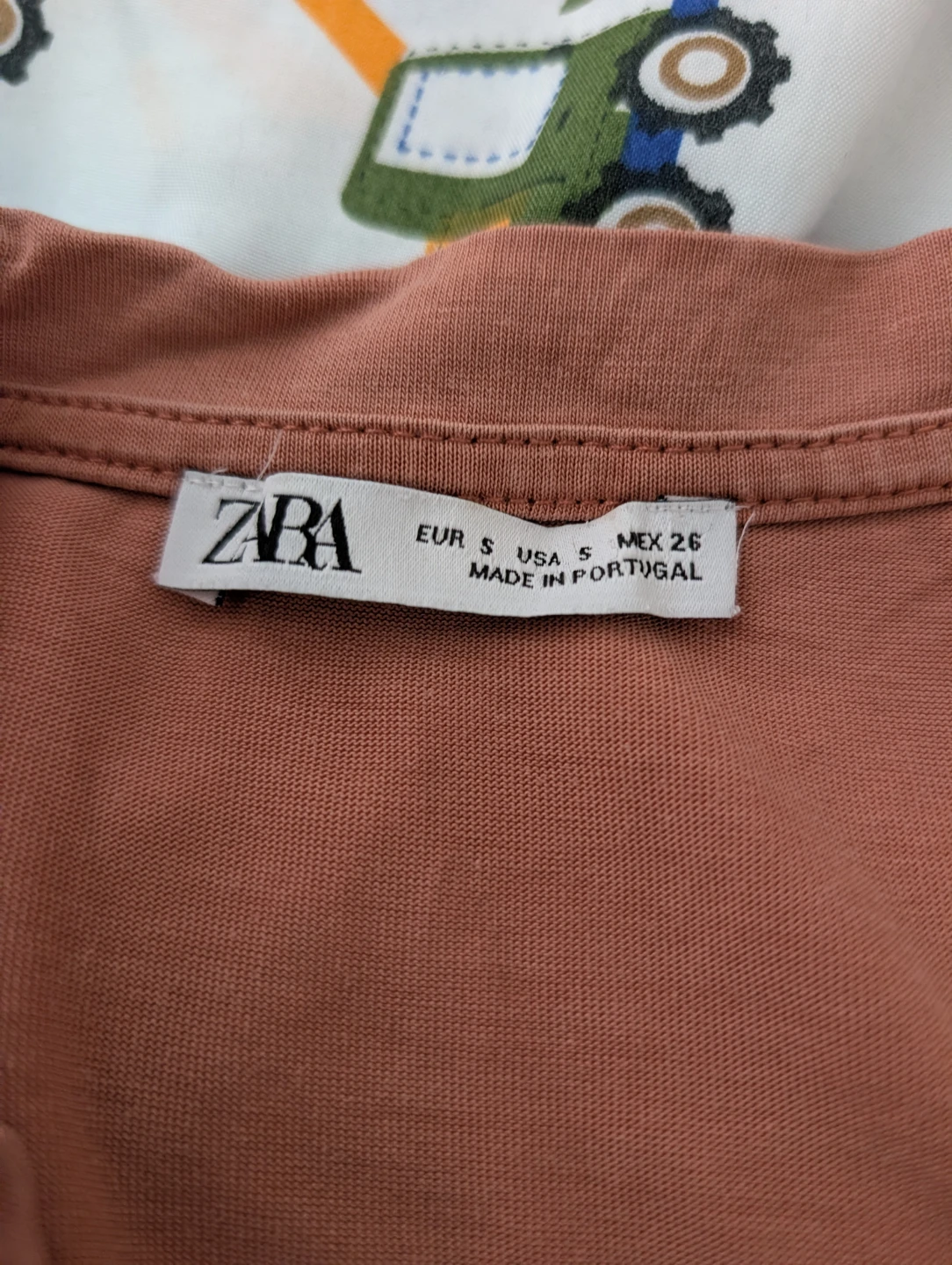 Zara Salmon V-Neck T-Shirt & Gina Tricot Black Jeans Size S - photo 2
