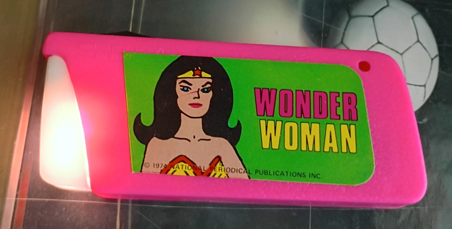 Vintage 1974 Wonder Woman Flashlight - photo 2