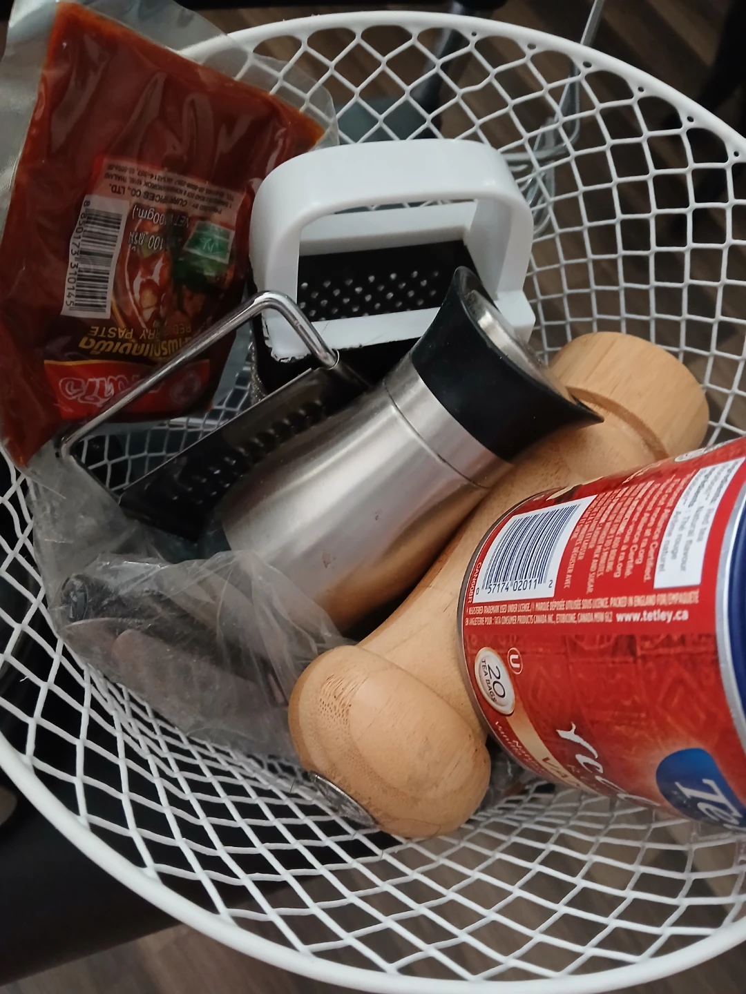 Coffee Maker and Kitchen Gadgets Bundle - photo 2
