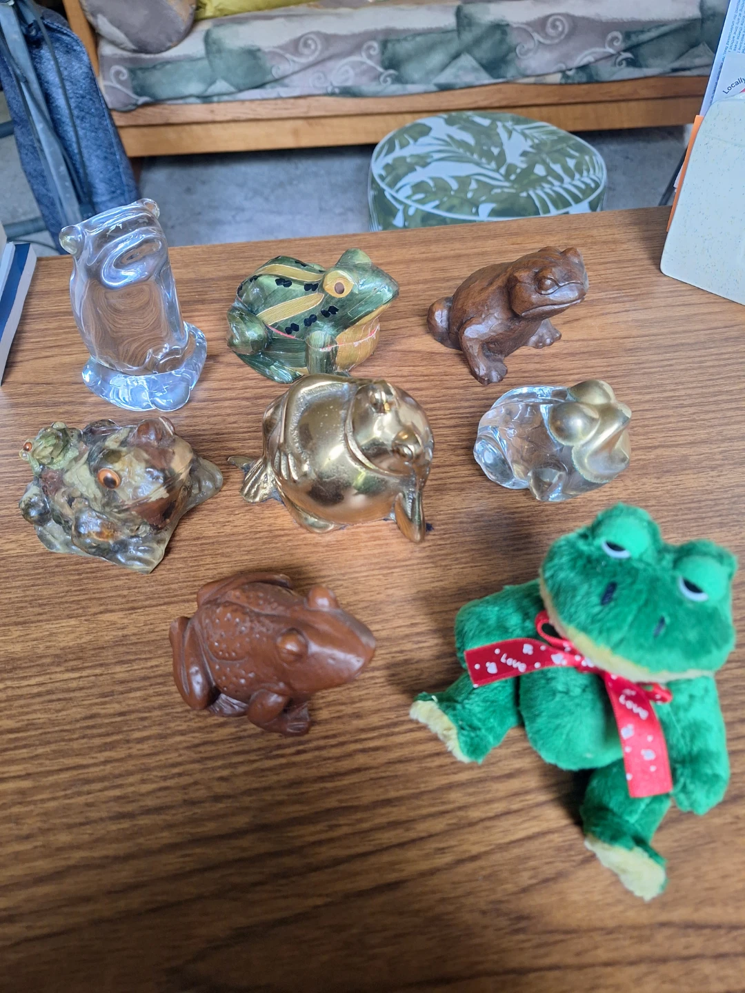 8 Frog Figurines - photo 2