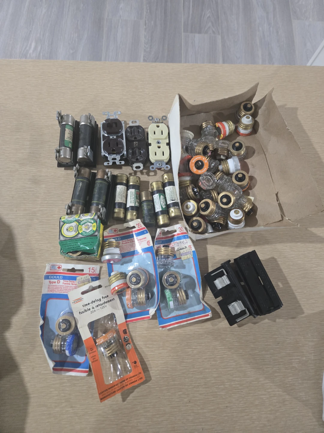 Assorted Electrical Fuses and Outlets - photo 4