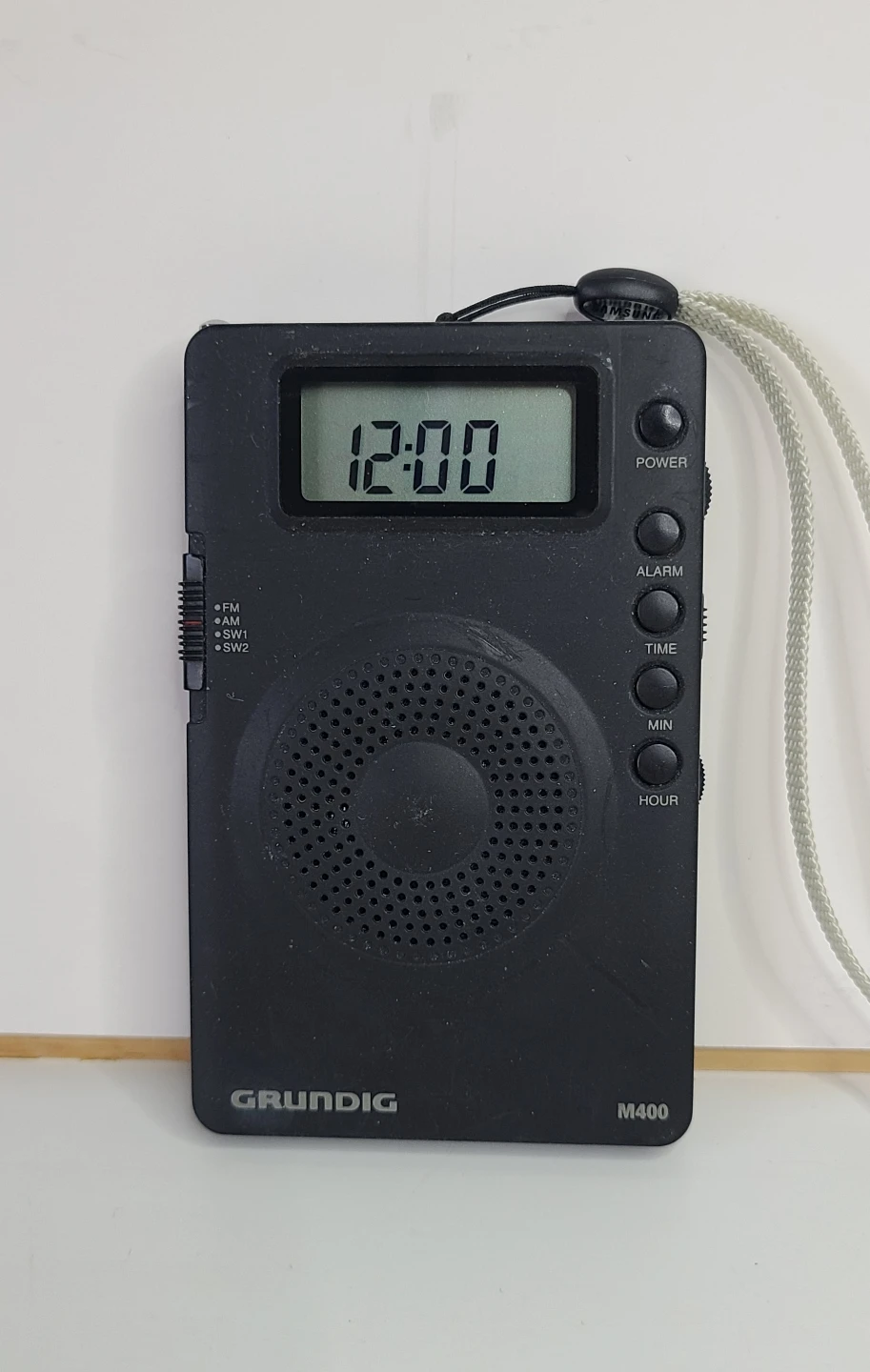 Grundig Mini 400 Super Compact Radio AM/FM/SW - photo 2