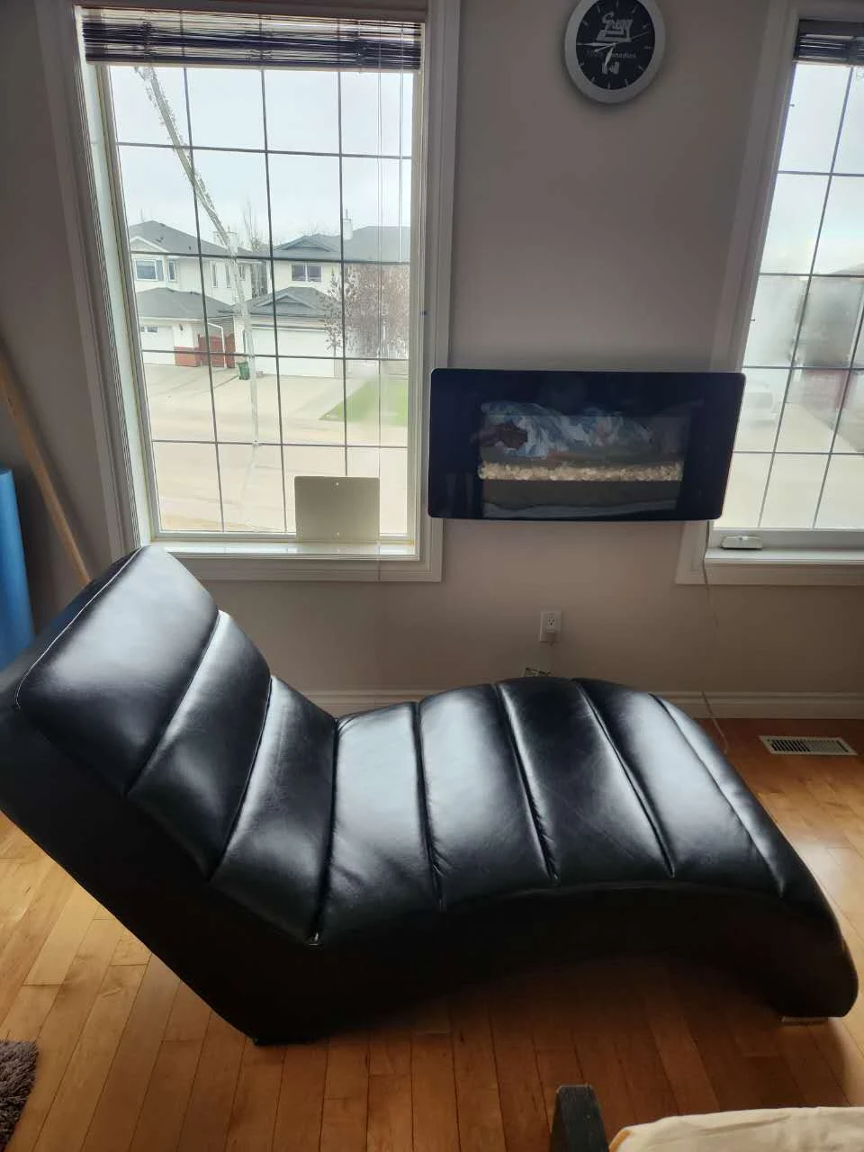Black Faux Leather Chaise Lounge Chair - photo 2