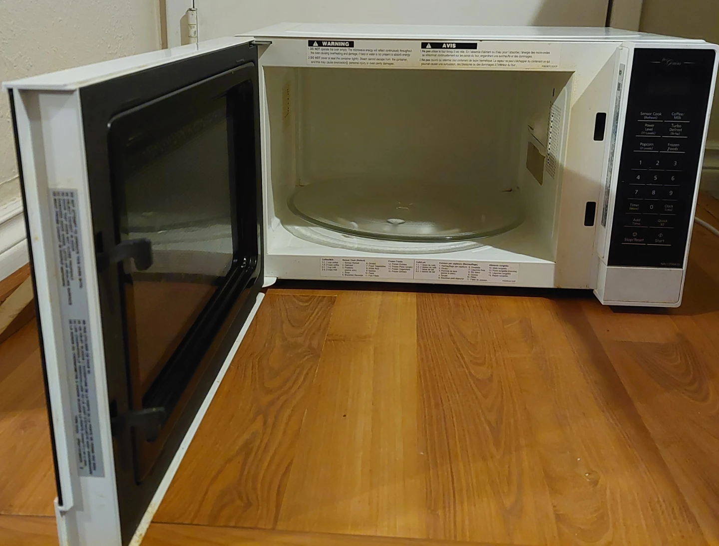 Panasonic "The Genius" Microwave - photo 2