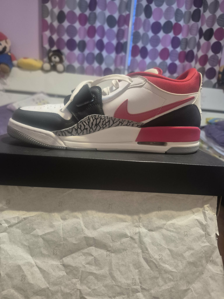 Nike Air Jordan 3 – Tinker Sneakers - photo 3
