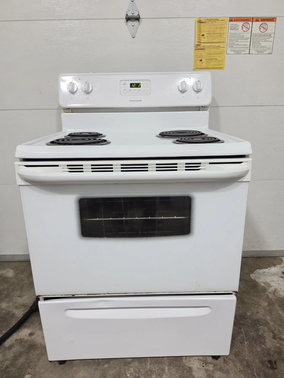 White Frigidaire Electric Range / Stove - Delivery Available! - photo 2