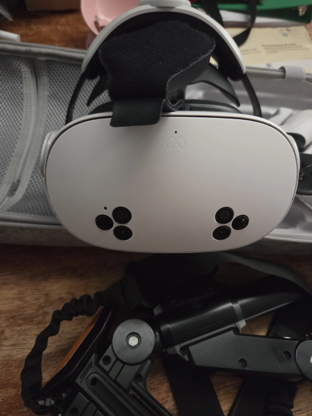 Meta Quest 3s VR Headset with Carrying Case and Accessories - photo 3