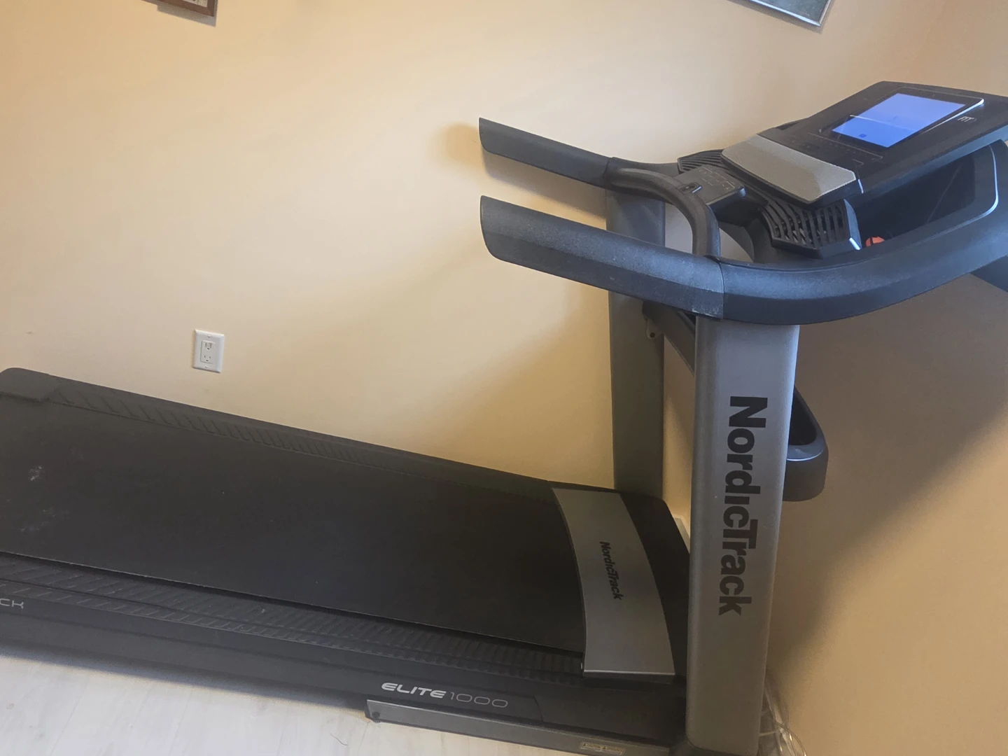 NordicTrack Elite 1000 Treadmill - photo 3