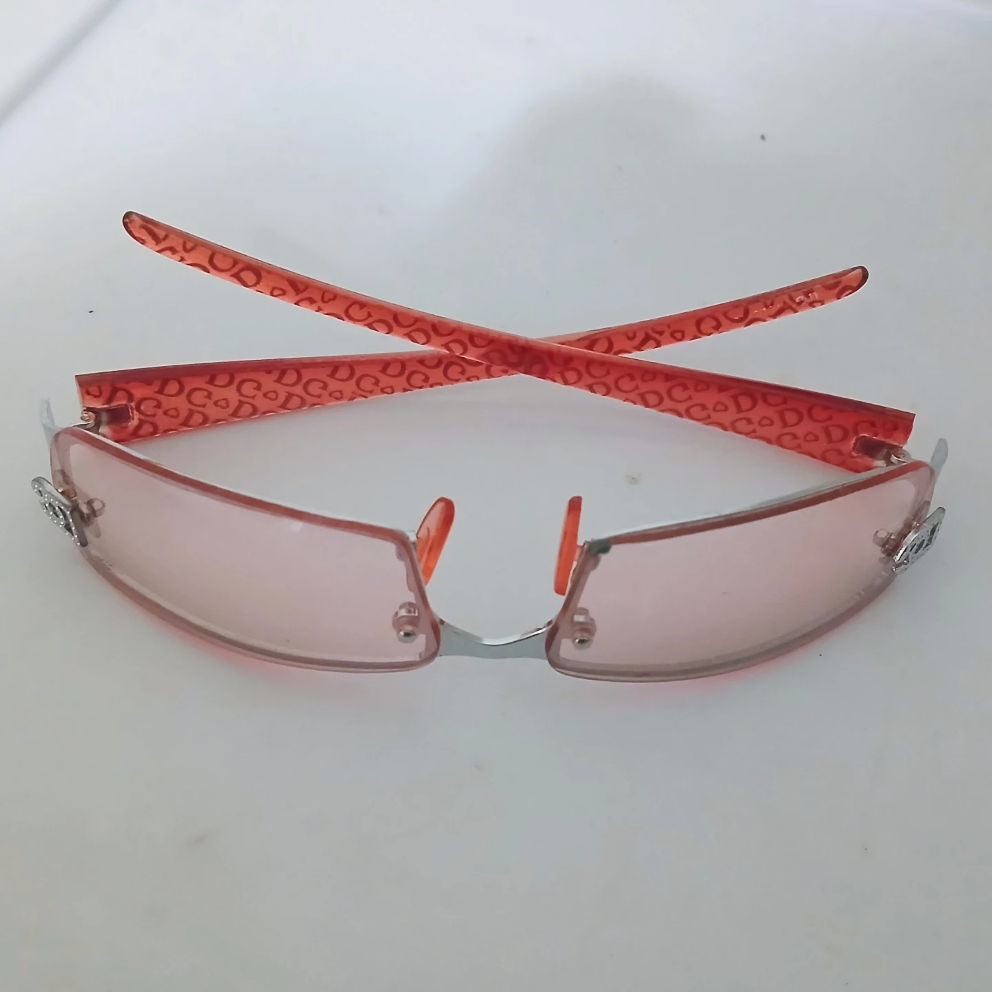 Red Tinted Rimless Sunglasses
