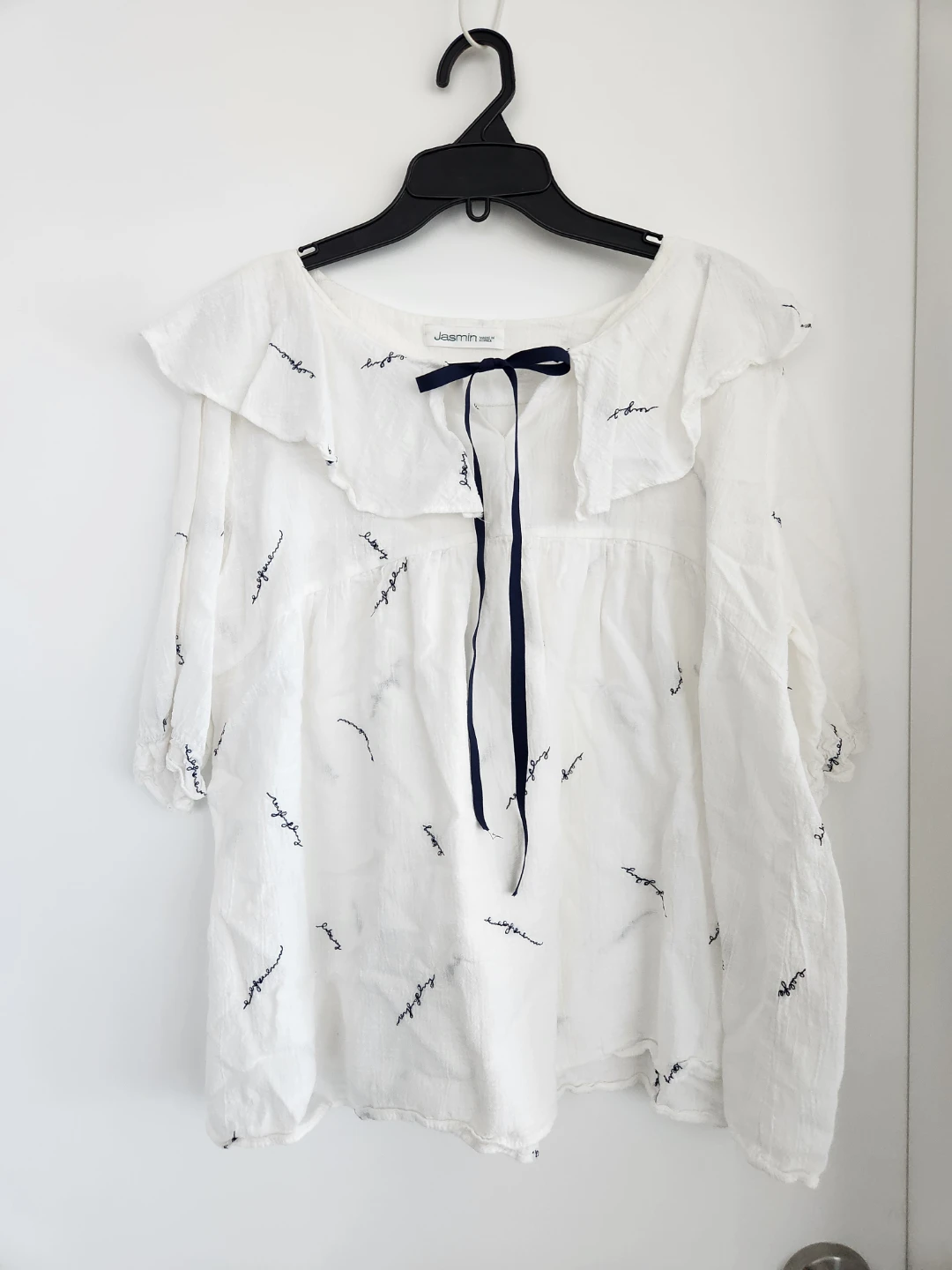 Jasmin Women's White Embroidered Blouse